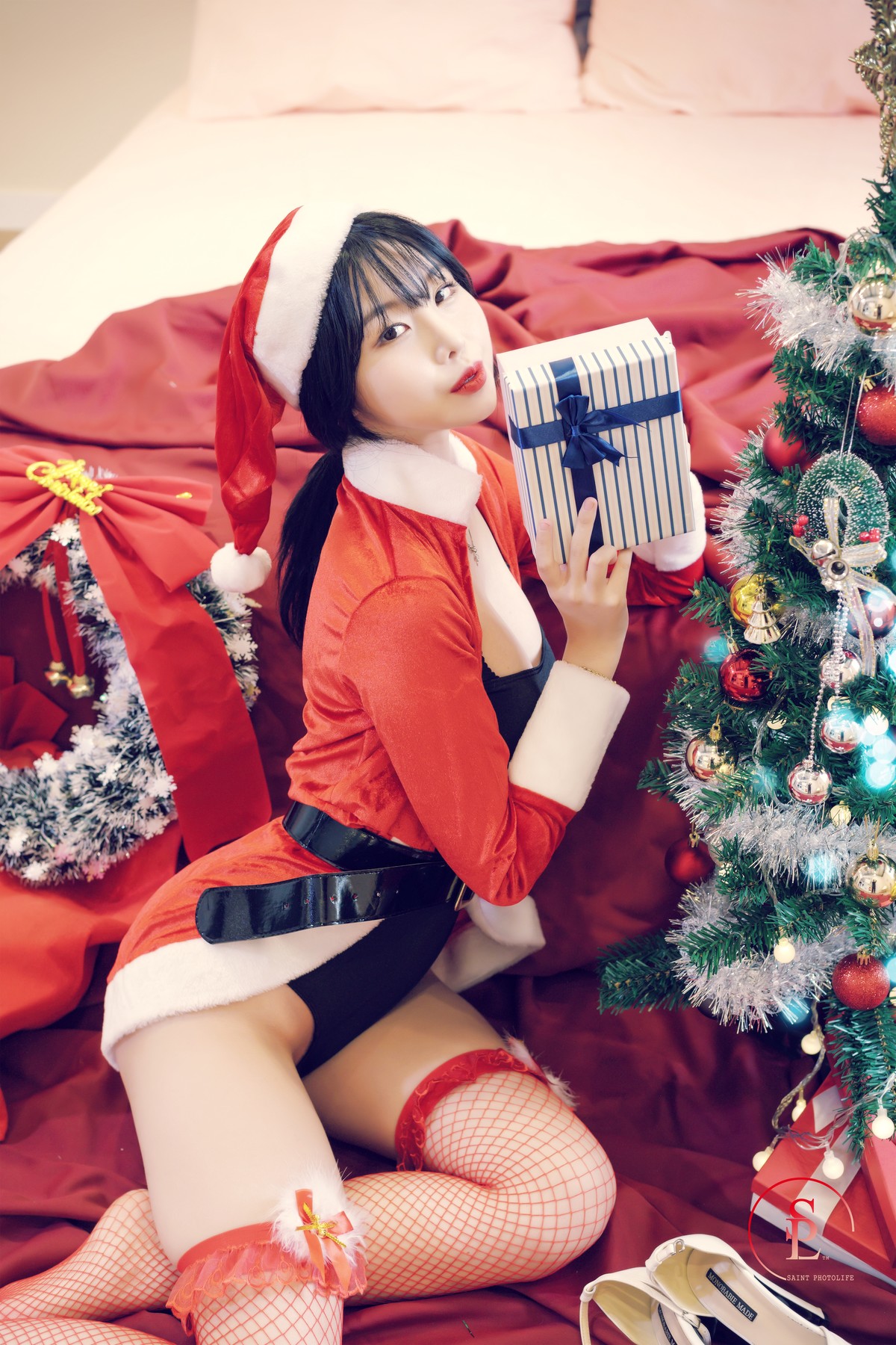 Yuna 유나, [SAINT Photolife] Merry Yuna’s Xmas Set.01