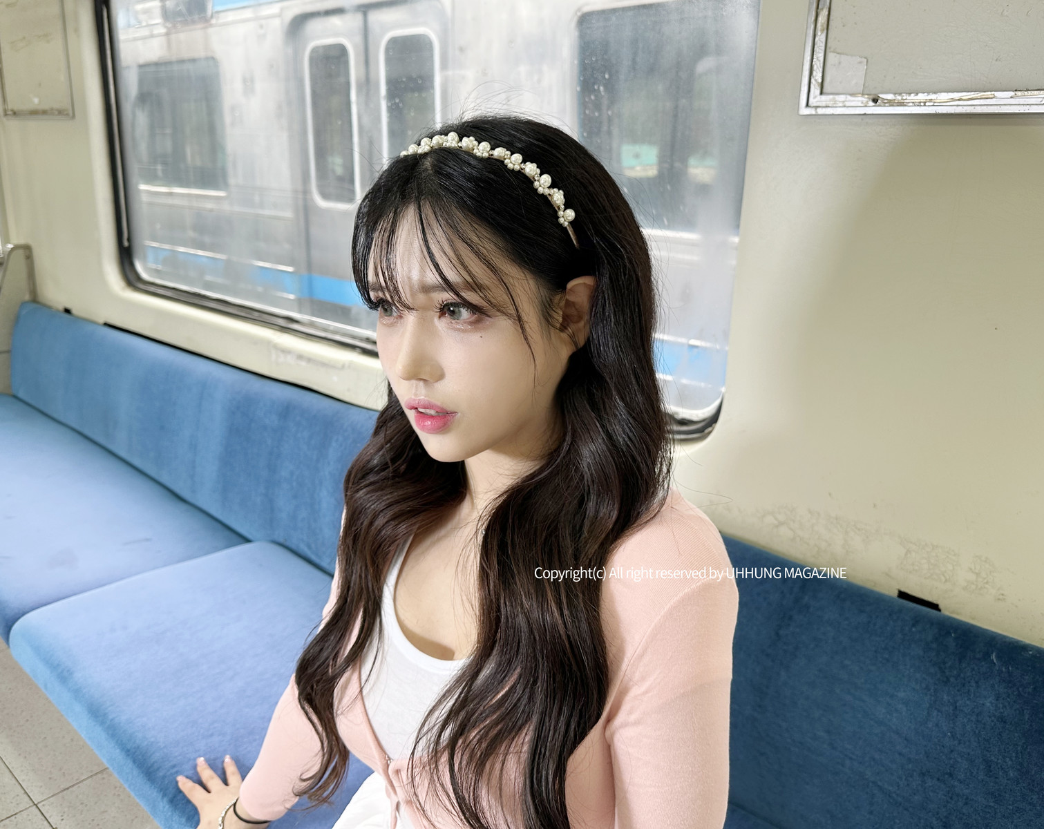 Hani 하니, UHHUNG Magazine “The Girlfriend on The Subway” Set.01