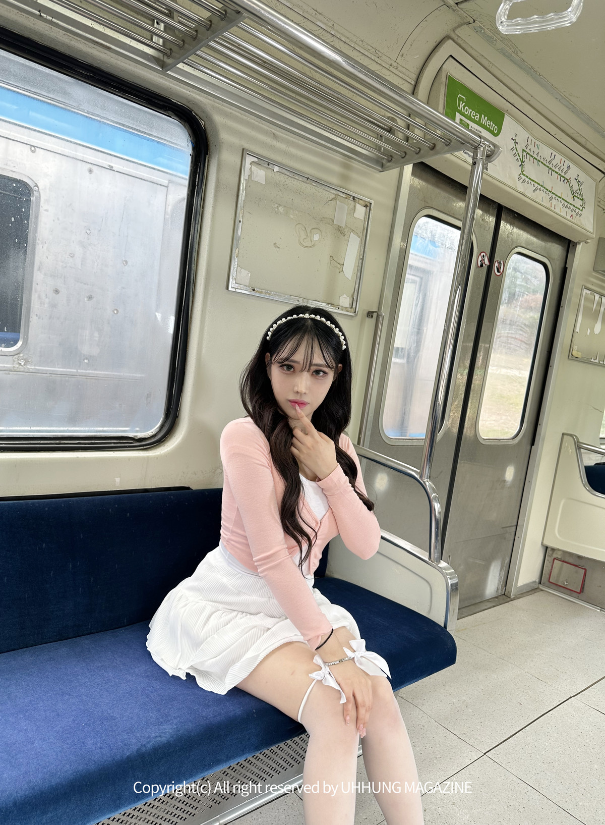 Hani 하니, UHHUNG Magazine “The Girlfriend on The Subway” Set.01