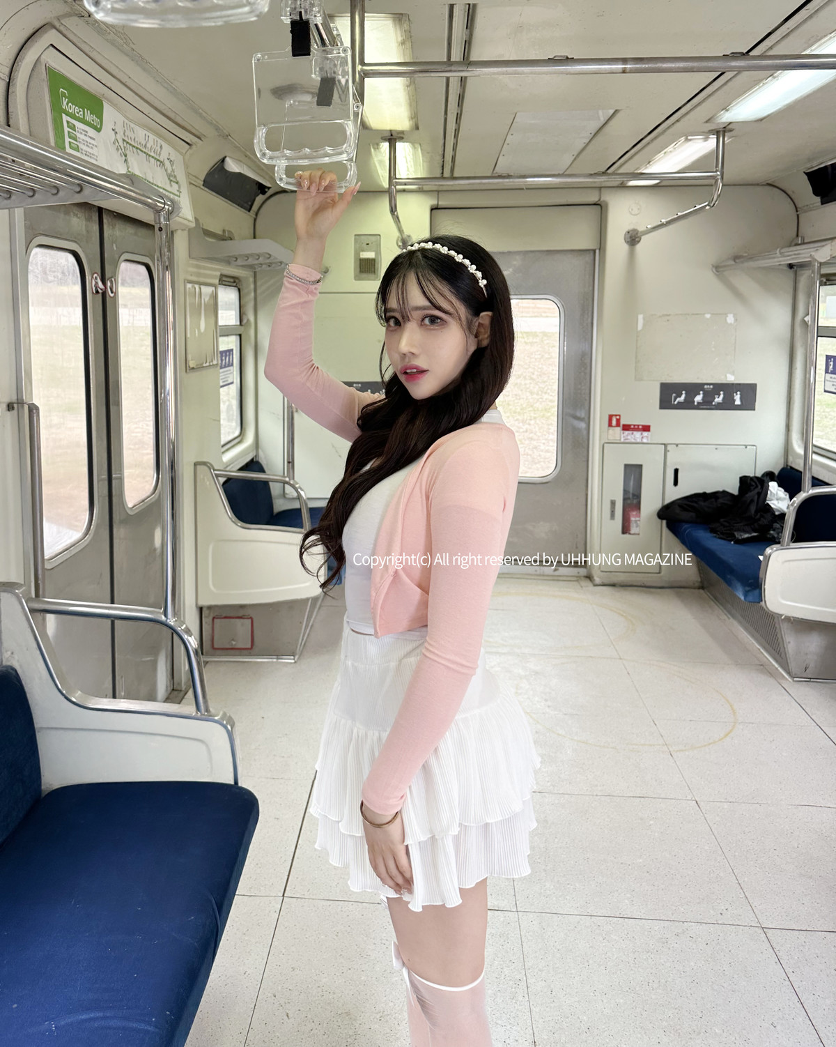 Hani 하니, UHHUNG Magazine “The Girlfriend on The Subway” Set.02