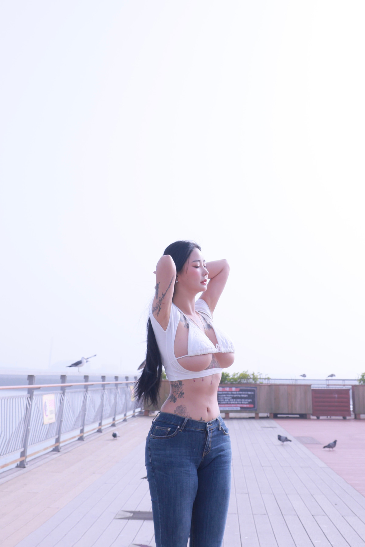 Jeon BoYeon 전보연, Photobook ‘Moo Hot Debut’ Set.01