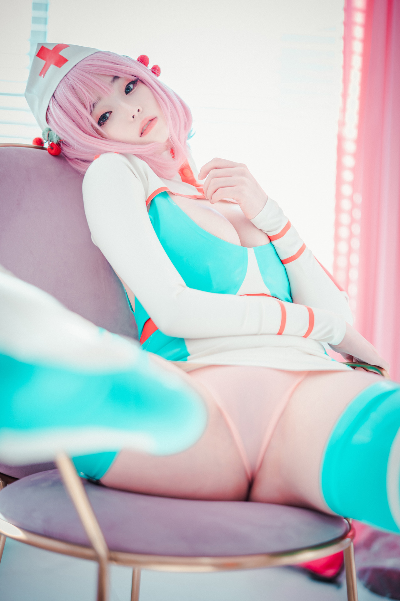Bambi 밤비, DJAWA ‘Cling To Latex’