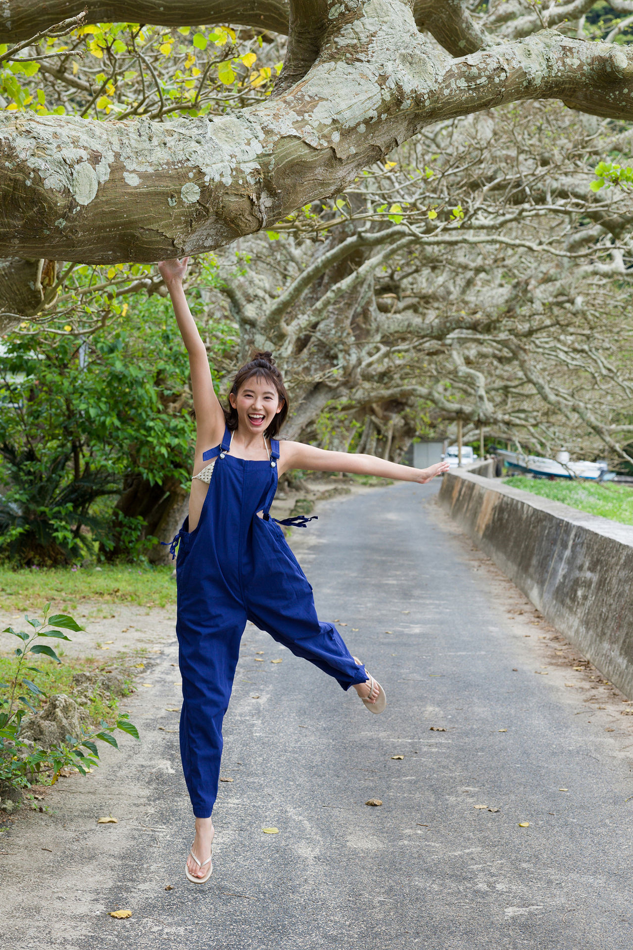 Nene Shida 志田音々, ファースト写真集アナザーバージョン 『ｎｅｎｅ－まるっとりっぷ－』 Set.05