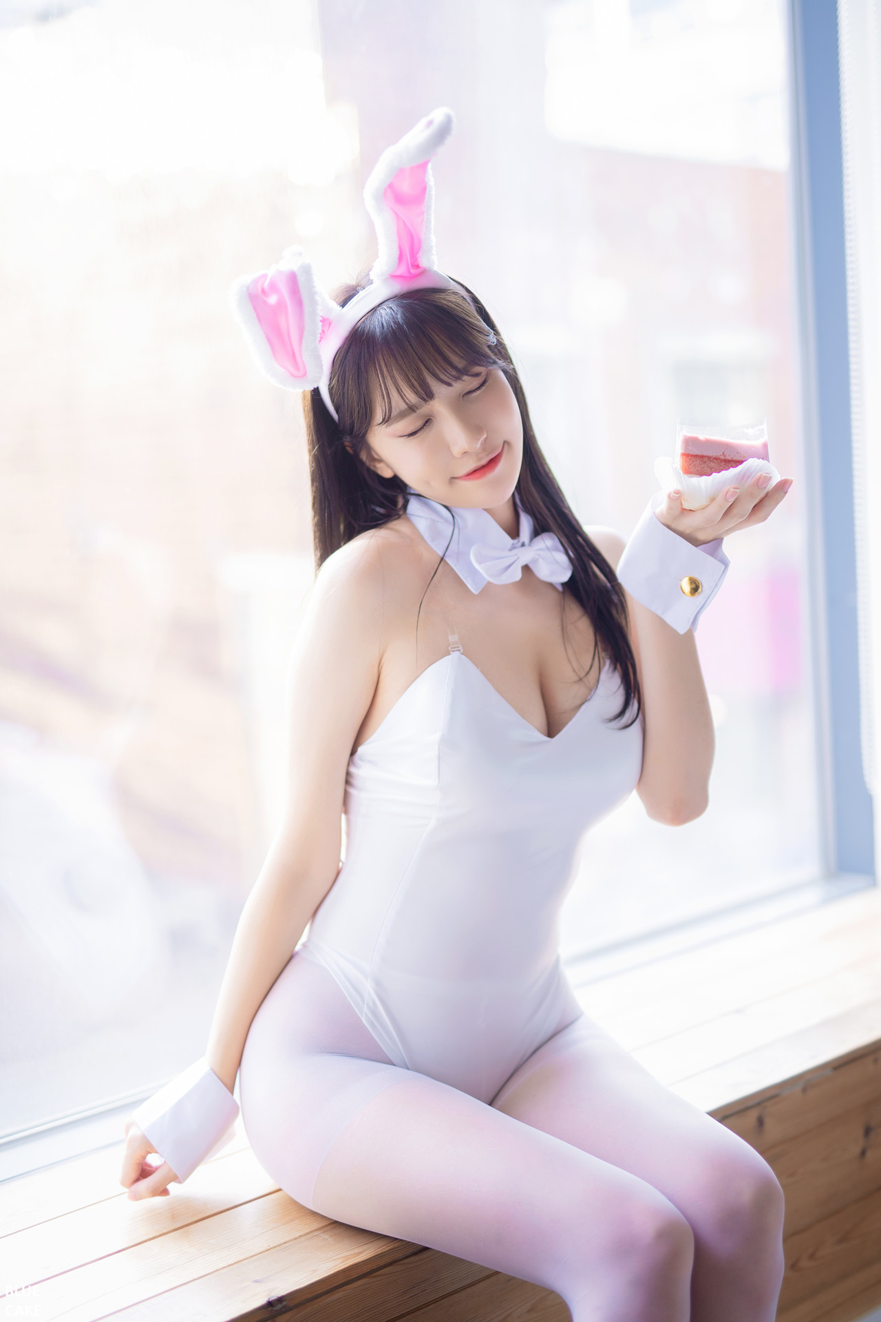 Lee Ahrin 이아린, BlueCake ‘White Black Bunny’ Set.01